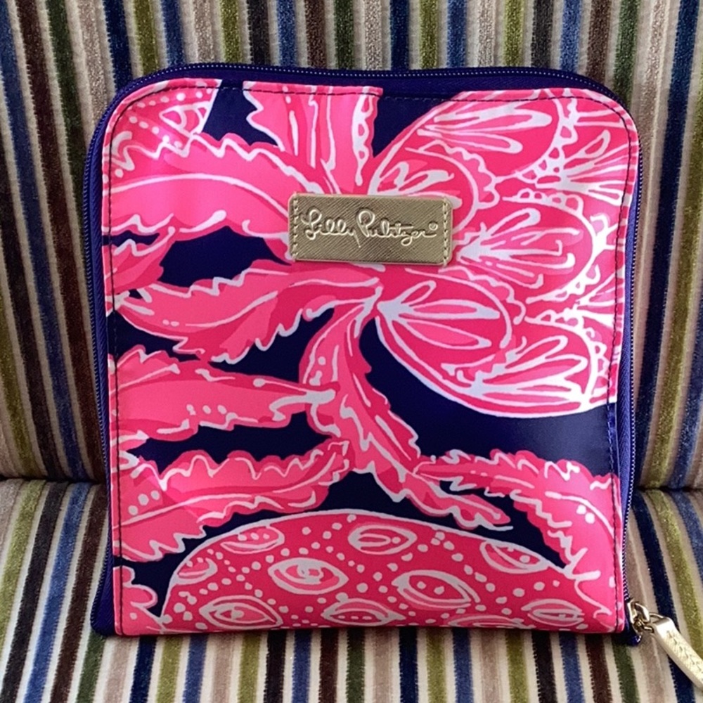 Lilly compact travel